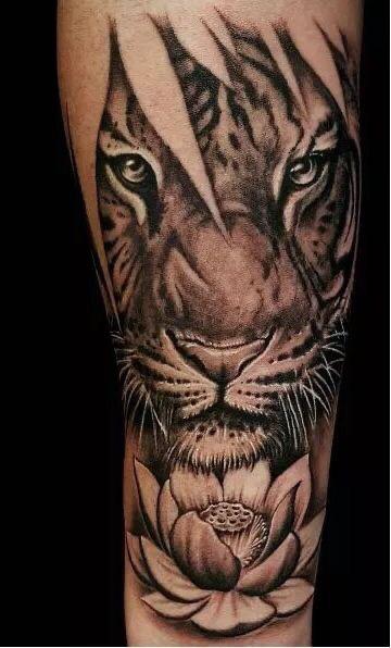 Tatuagem autoral exclusiva com traço preciso